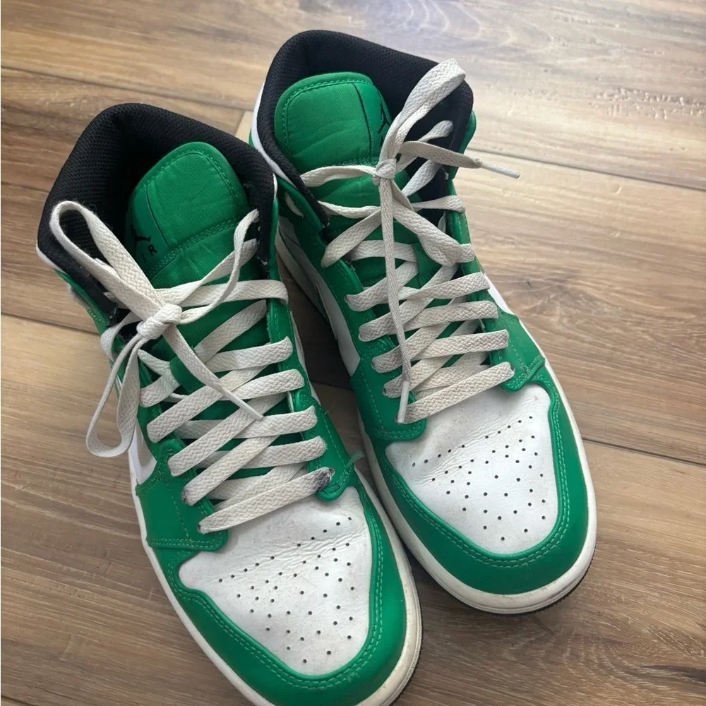 Nike air Jordan Green and White Men's Sneakers